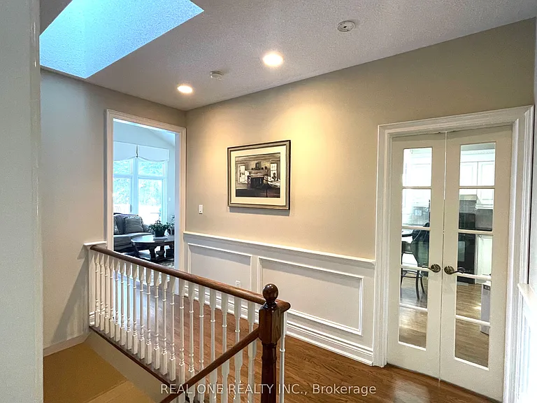207 Kennedy St W — Photo 6
