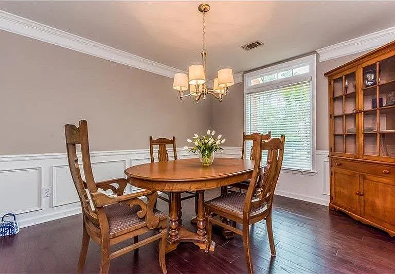 588 Parliament St — Photo 13