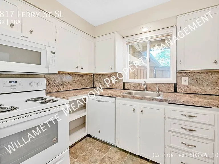 1817 Ferry St SE — Photo 4