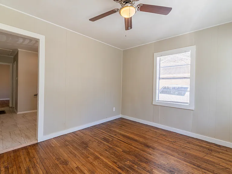 1677 Echles St — Photo 16