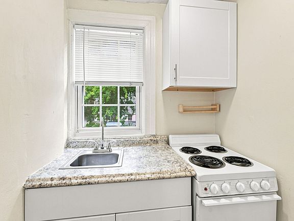 5th image of 186 Waterman St APT 4