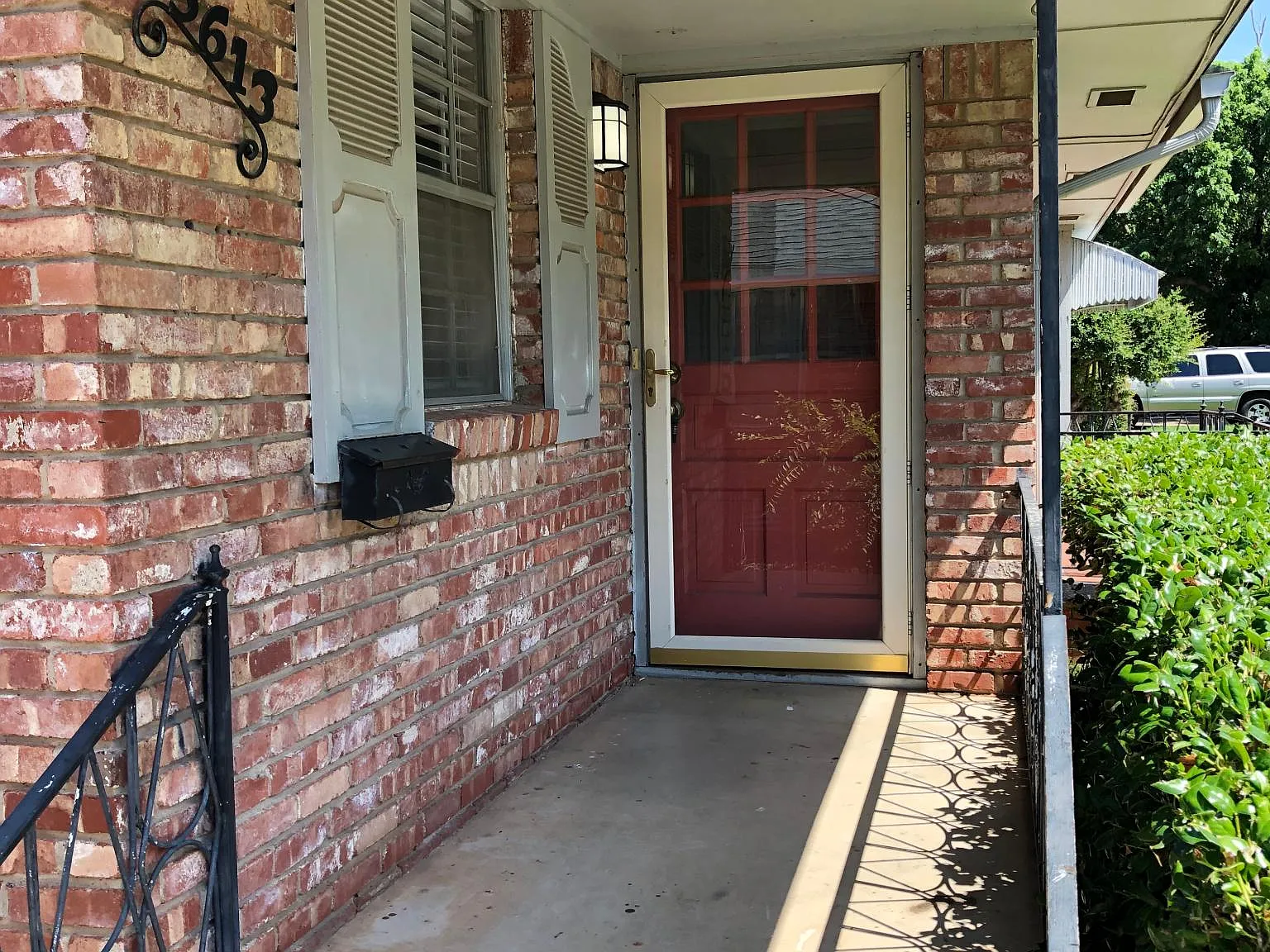 3613 N Drexel Blvd — Photo 4