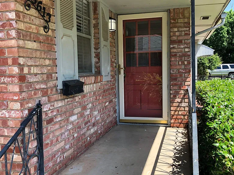 3613 N Drexel Blvd — Photo 3