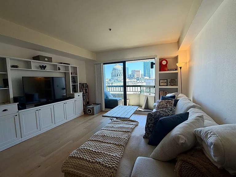 601 Van Ness Ave #504 — Photo 2