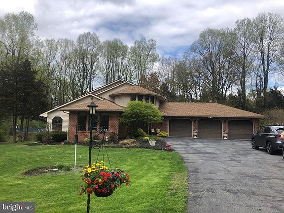 2nd image of 26 White Oak Dr