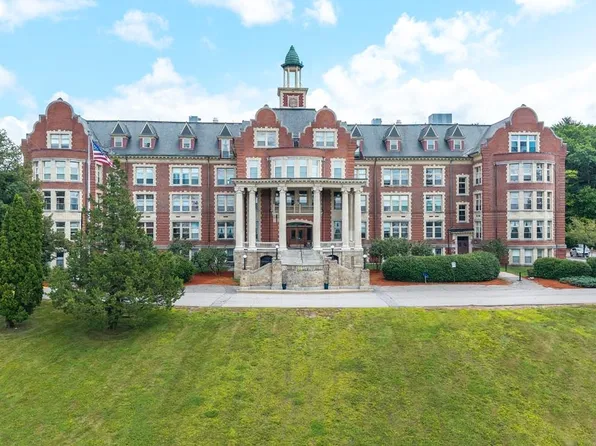 15 Mount Saint Marys Way #1, Hooksett, NH 03106