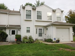 5 S Pointe Cir, Tinton Falls, NJ 07753