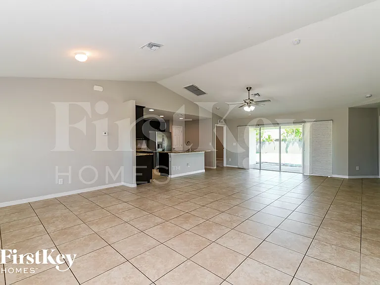 1203 SW 29th St — Photo 3