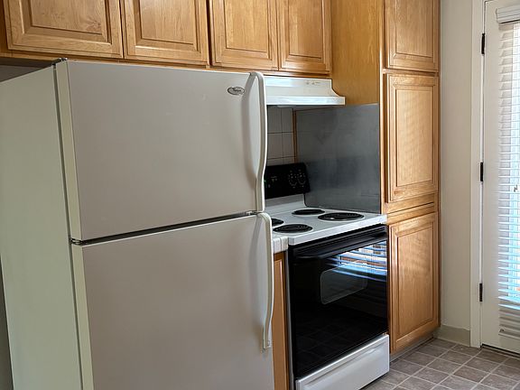 4th image of 835 Webster St APT 2