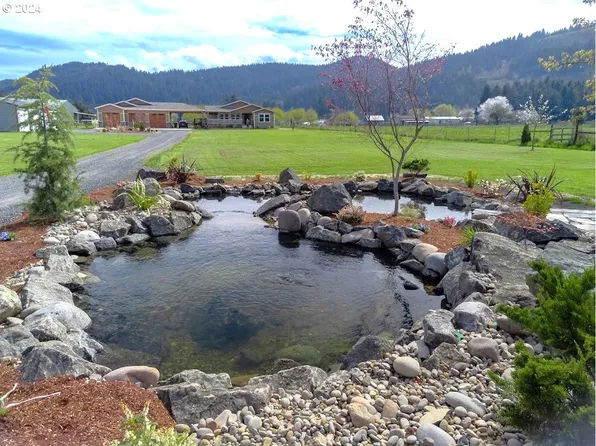 82381 Hillview Dr, Creswell, OR 97426