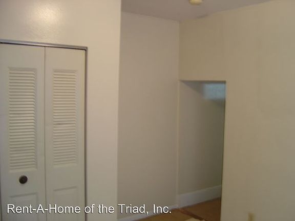 2nd image of 911 Lexington Ave APT 2