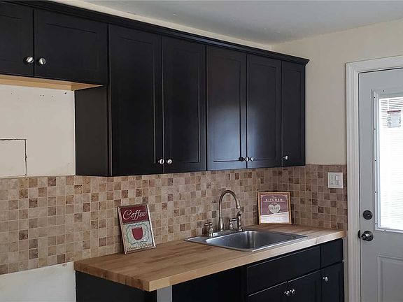 3rd image of 202 Hilltop Dr