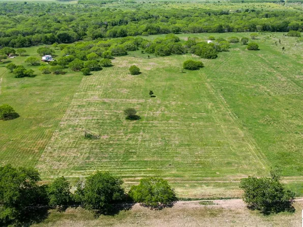 623 Gaitan Ln, Kingsbury, TX 78638