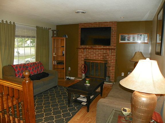 2nd image of 382 Brookwood Cir