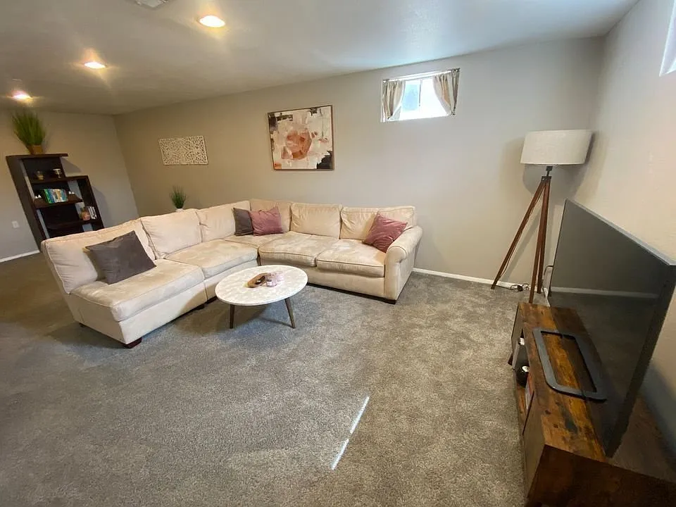 5 bed, 2008 sqft, $700 — Photo 4
