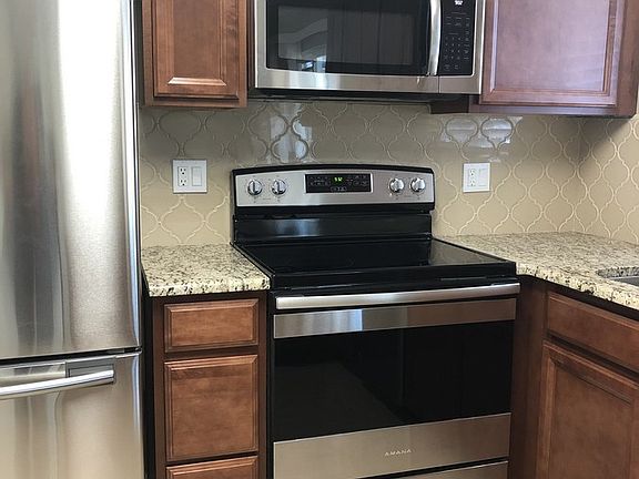 4th image of 1322 E Morten Ave #1