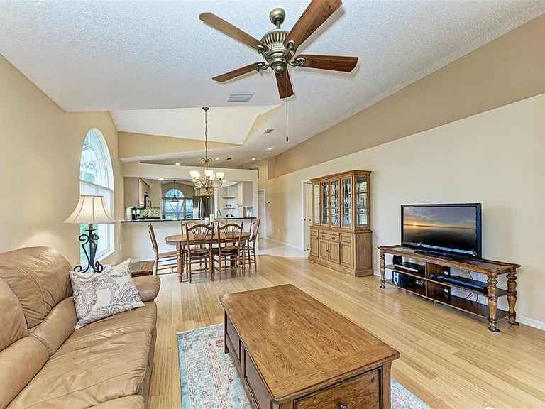 4936 Linsey Ct — Photo 11