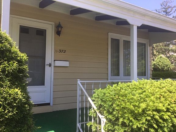 3rd image of 372 Oakland St