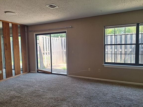 4th image of 817 N Burdick St #D