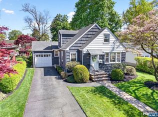 832 Summit Ave, Hackensack, NJ 07601
