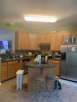 3rd image of 916 Hopkins Cor