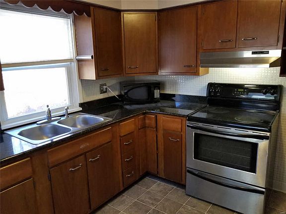 2nd image of 305 S Charles St
