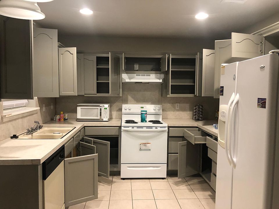 2nd image of 1248 W Queen St