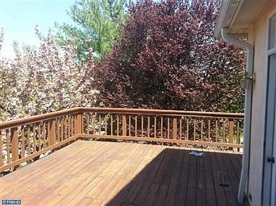 2nd image of 1 Lakeview Cir