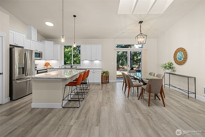 5th image of 71 E Connemara Way