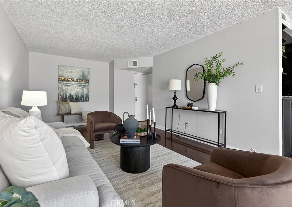 1st image of 5412 Lindley Ave Unit 322