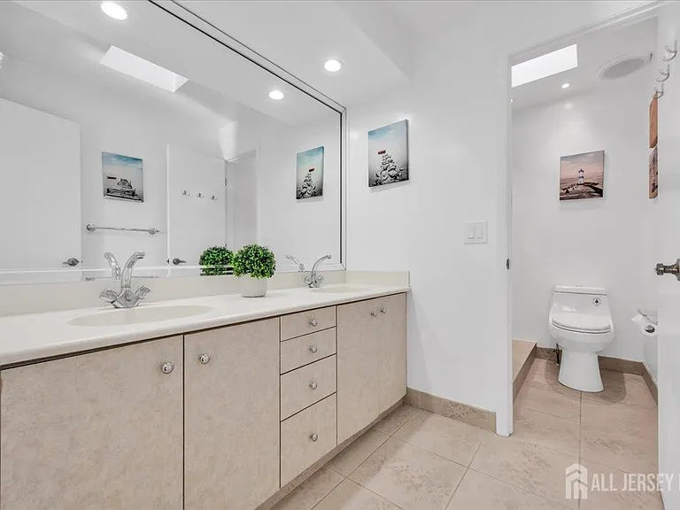 950 Sunset Rdg — Photo 33