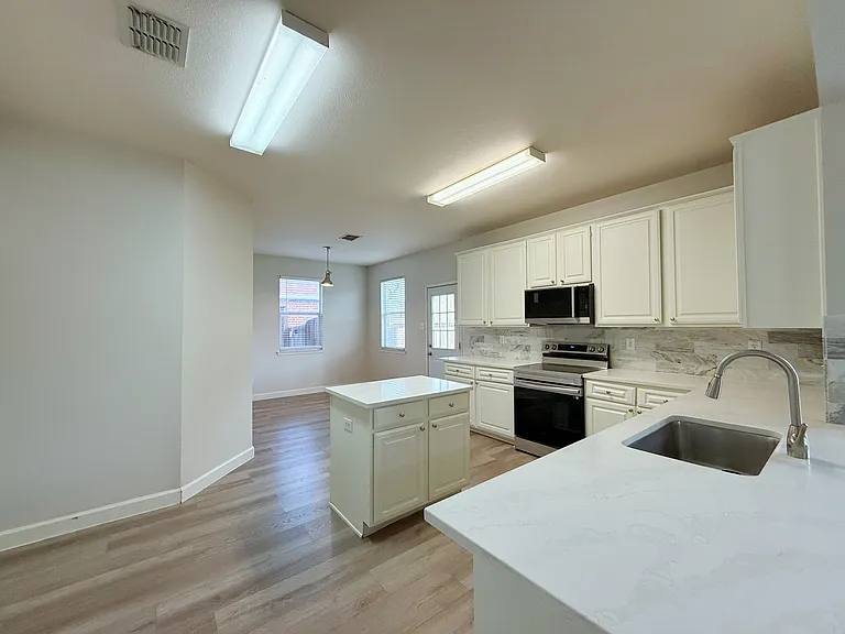 1916 Silver Leaf Dr — Photo 14