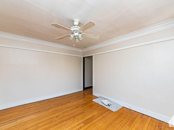 3rd image of 2419 W Sunnyside Ave #19-3