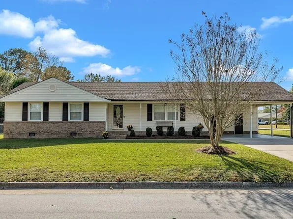 105 W Poppy St, Dunn, NC 28334