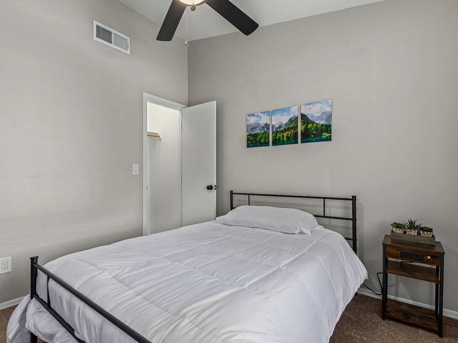 4 bed, 2.0 bath, 1679 sqft, $858 — Photo 2