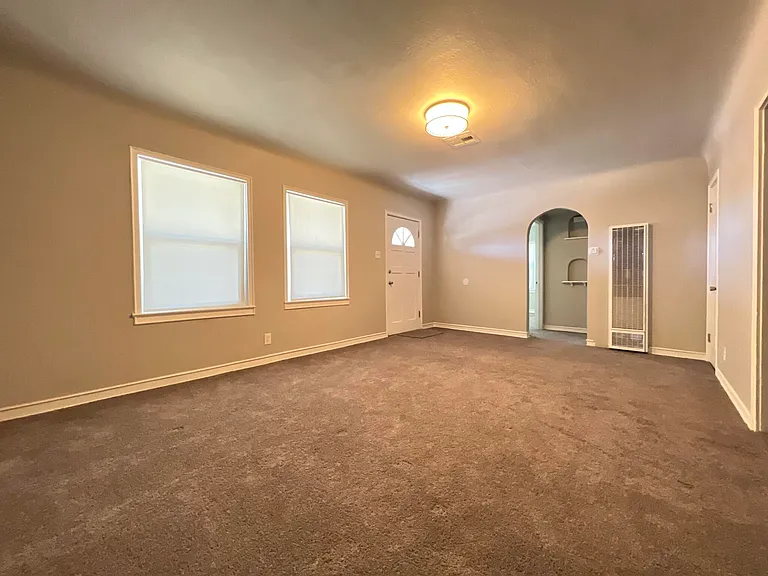408 Ramona Ave — Photo 9