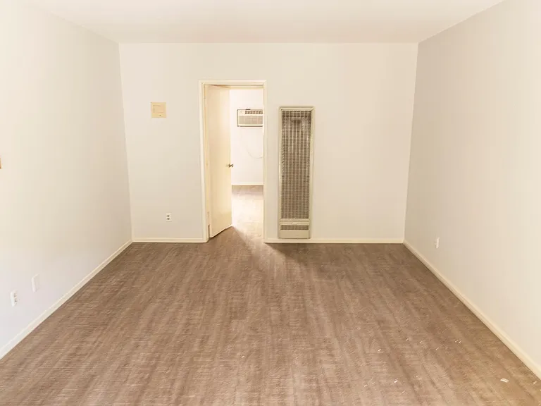 8740 Owensmouth Ave #2 — Photo 13