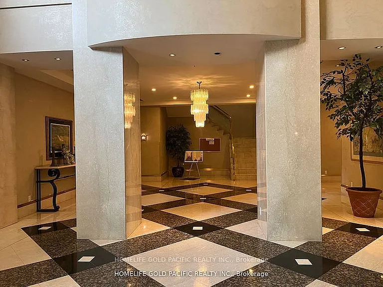 88 Corporate Dr #Penthouse 17 — Photo 4