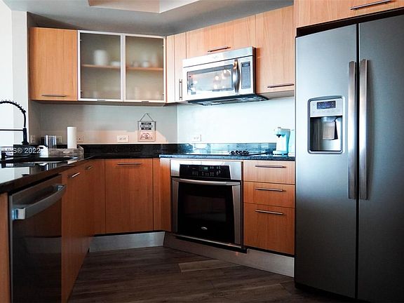 2nd image of 480 NE 30th St APT 706