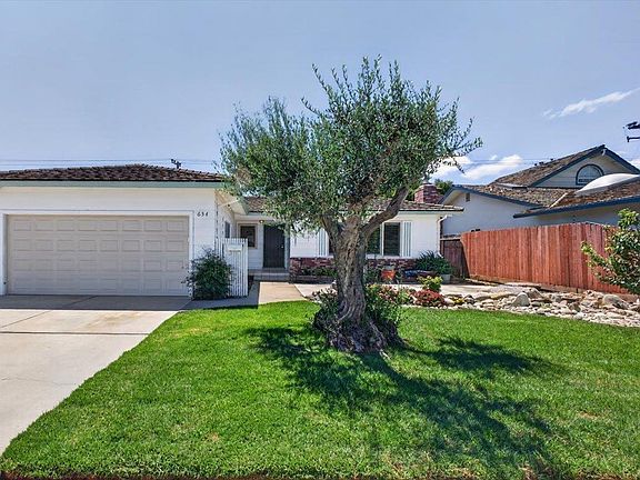 3rd image of 654 La Mesa Dr