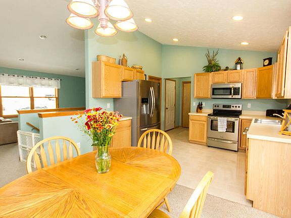 3rd image of 2838 Sunrise Ave