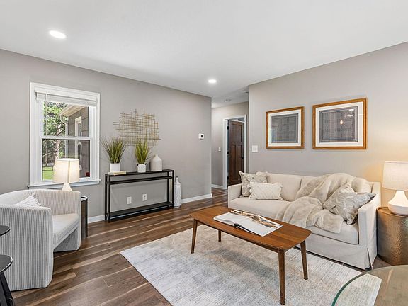 4th image of 2097 Belmont Ln E