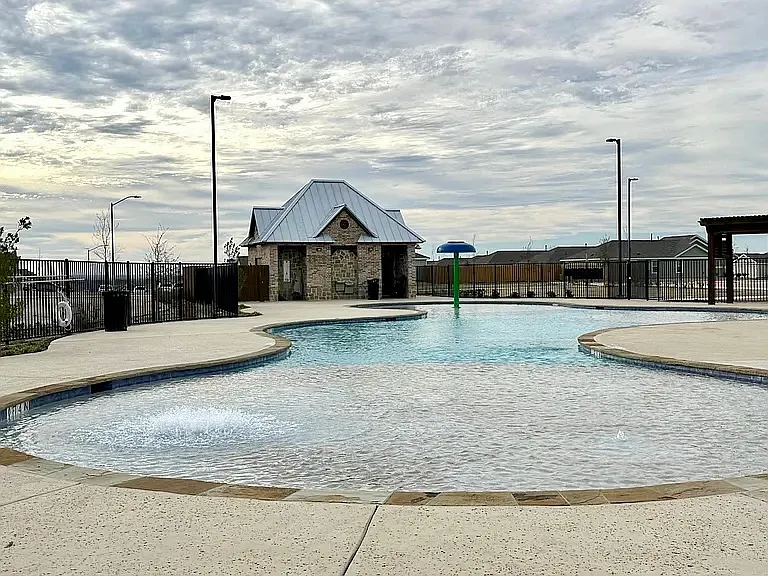 3 bed, 1266 sqft, $2,299 — Photo 3
