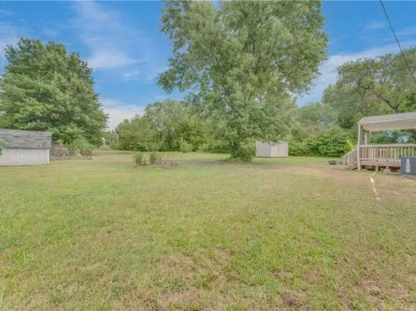 996 SE 1st St, Gentry, AR 72734