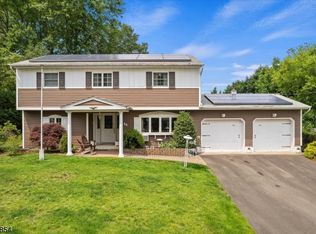 66 Woodstock Dr, Wayne, NJ