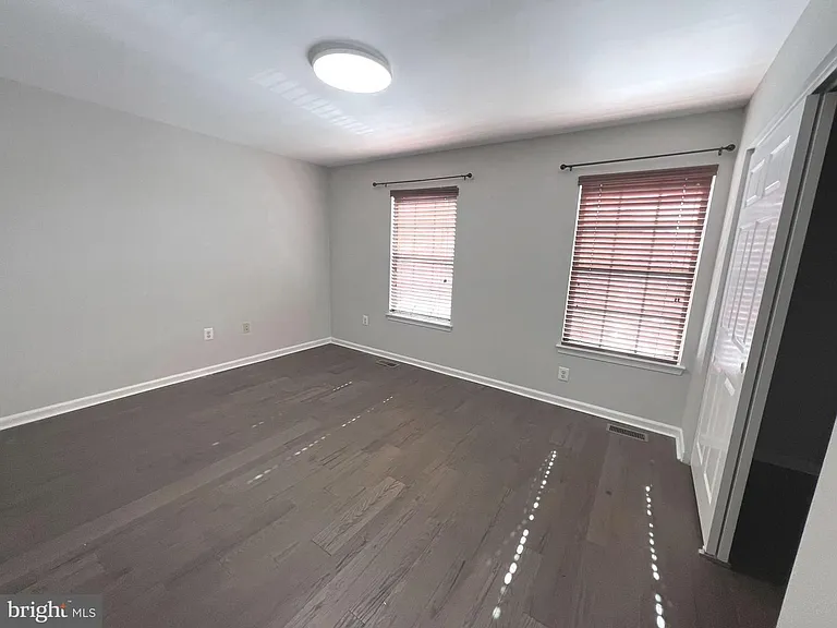 2724 Oak Leaf Ct — Photo 16