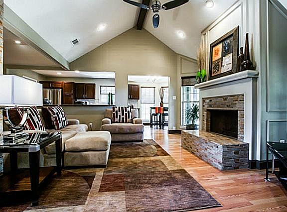 3rd image of 8180 Christie Dr