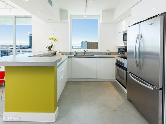 4th image of 10 Venetian Way APT 1905