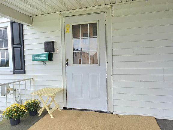 4th image of 628 Forest Ave