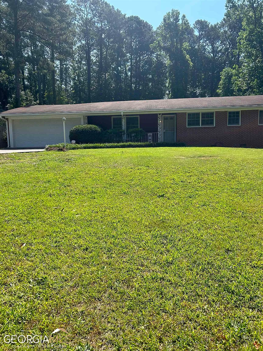 2310 Country Club Ln SW photo 1